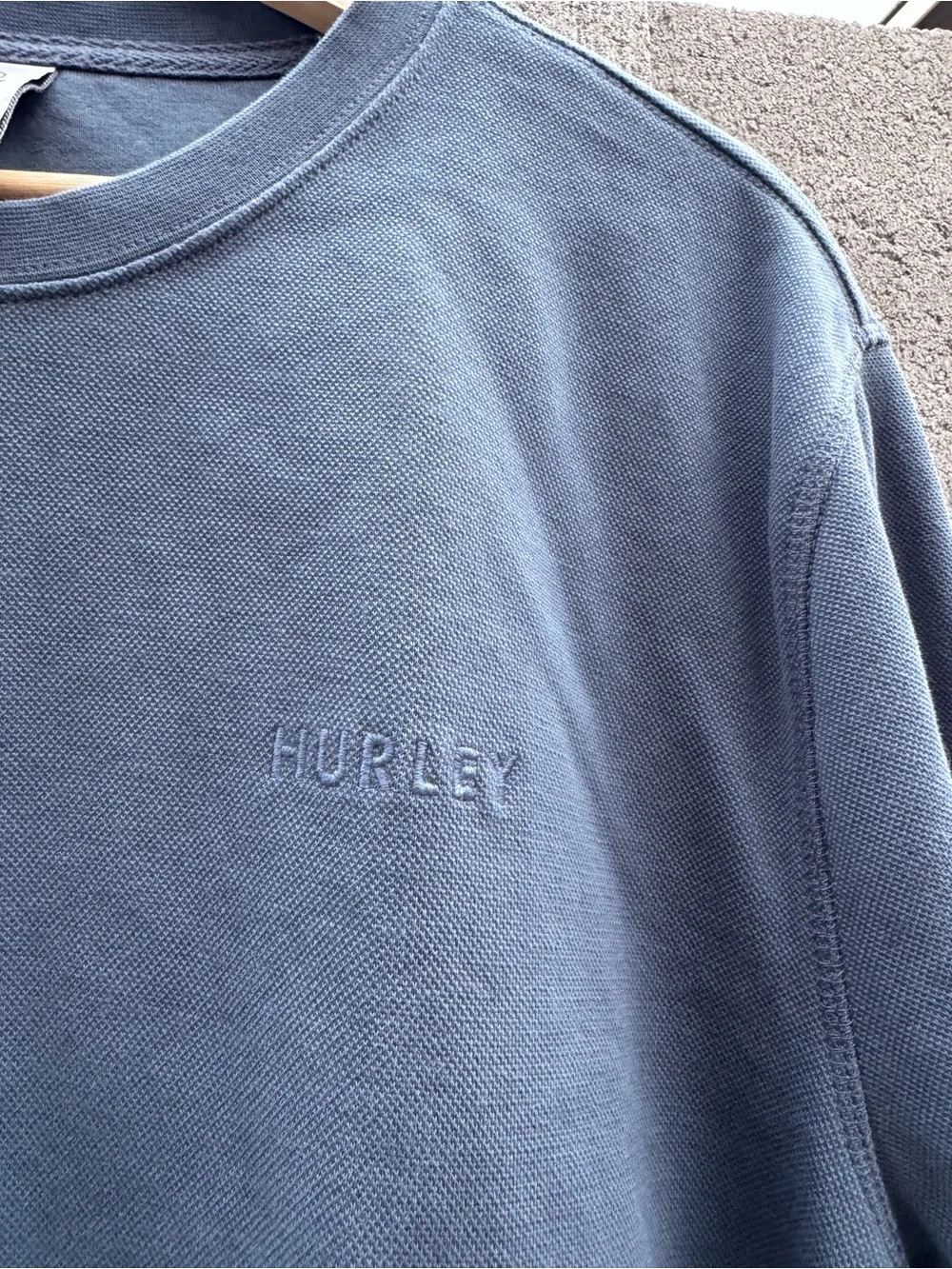 Hurley Men's Crewneck Weave Knit Structured Sweatshirt in Washed Blue xl